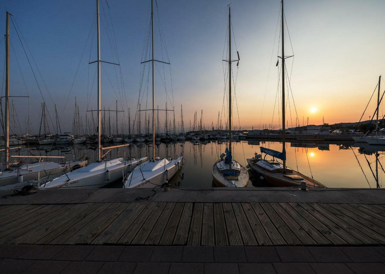 Labum Accommodation Izola Bagian luar foto