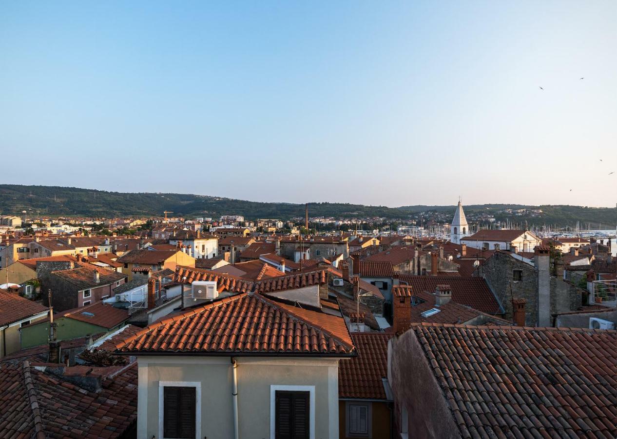 Labum Accommodation Izola Bagian luar foto